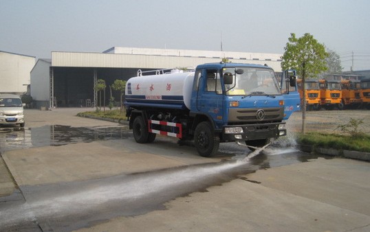 東風(fēng)153<a href=http://www.cnnxw.cn/ssc target=_blank class=infotextkey>灑水車</a>測試圖片