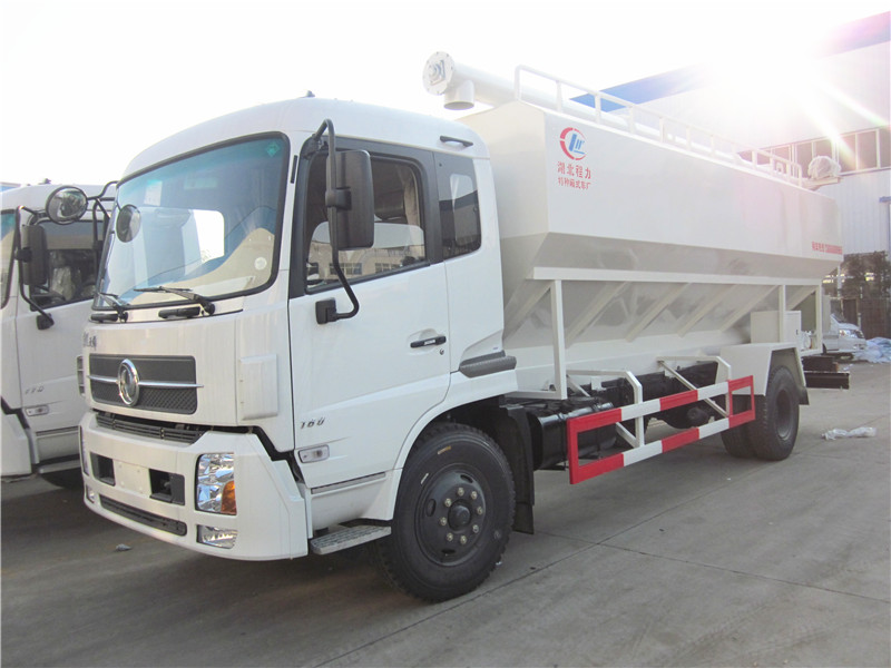 散裝<a href=http://www.cnnxw.cn/siliaoche/ target=_blank class=infotextkey>飼料車</a>圖片展示