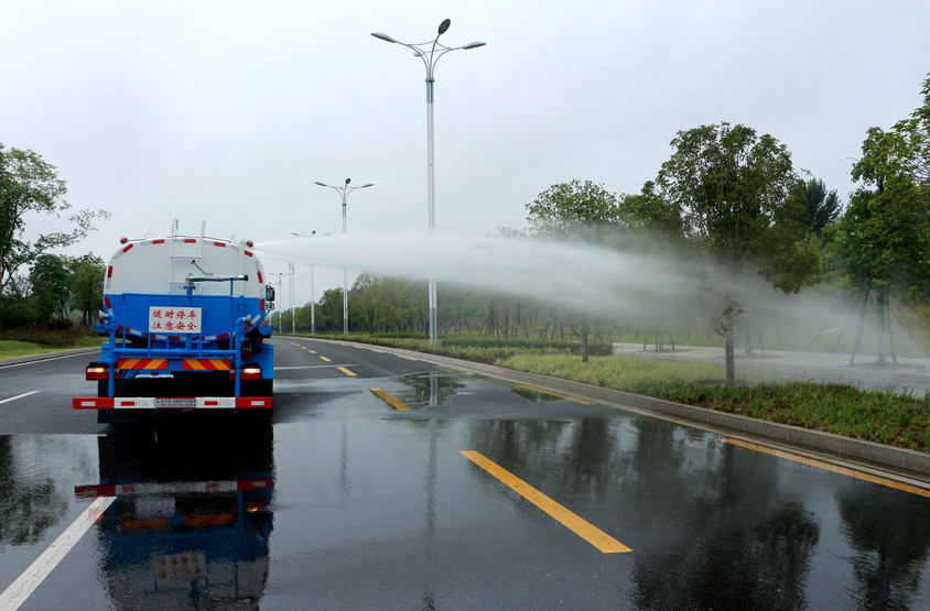 國六15方東風(fēng)霧炮灑水車頂噴功能演示